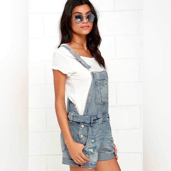 NWT Blank NYC Medium Wash Short Distressed Denim Overalls Size 30 - Picture 2 of 7